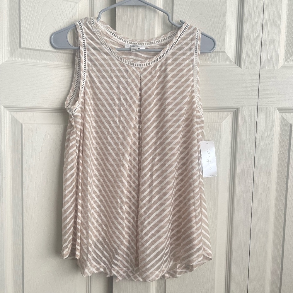 JPR STUDIO Women's Sleeveless Eyelet Lace Yoke Top MP petite.  CONT G